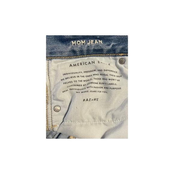 American Eagle High Waisted Ripped Mom Jean-Size 2 - Picture 3 of 5